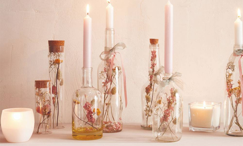 Fabriquer un bougeoir de fleurs séchées