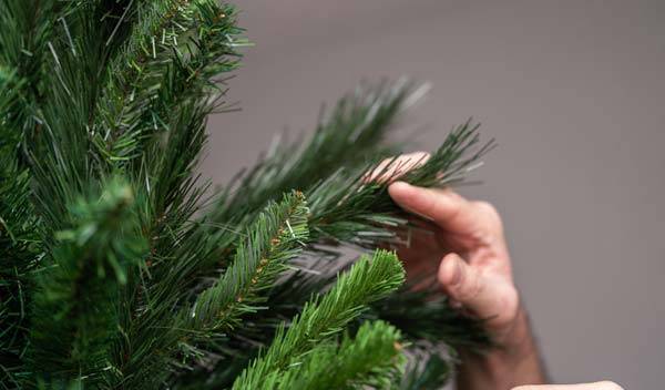 Comment nettoyer un sapin artificiel ?