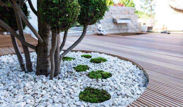 5 idées pour intégrer des galets décoratifs à sa déco d'extérieur
