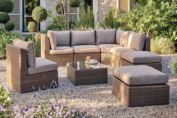 Une idée qui résine, euh... qui raisonne ! Salon de jardin d'angle résine tressée 5 personnes naturel Bali ECLOZ