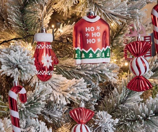 Comment bien décorer un sapin de Noël