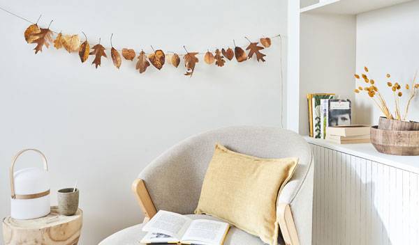 Réaliser une guirlande végétale avec des feuilles d’automne