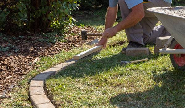 Erreurs courantes à éviter lors de la pose de vos bordures de jardin