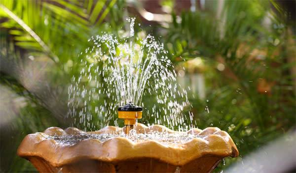 Fontaine, cascade et jets d'eau au jardin