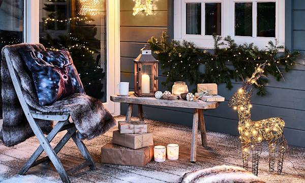 6 idées de déco de Noël pour son balcon