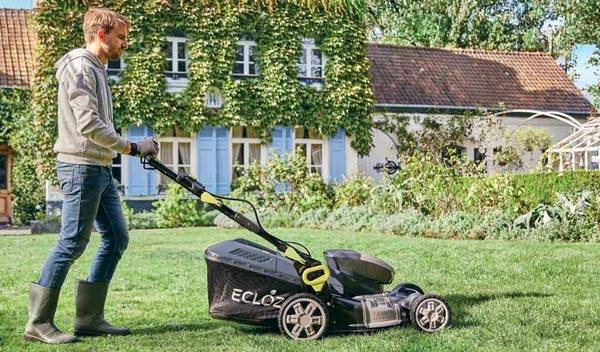 Bien choisir sa tondeuse pour un jardin de 500m²