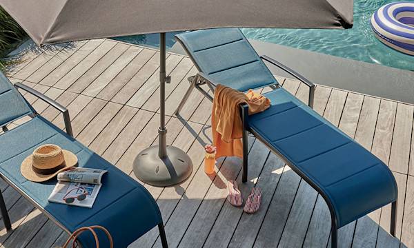 Bain de soleil inclinable alu Solar Plus bleu caraïbes ECLOZ# Bain de soleil inclinable alu Solar Plus bleu caraïbes ECLOZ© Studio EVO