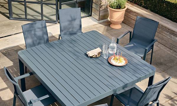 Table de jardin : laquelle choisir pour embellir mon extérieur ?