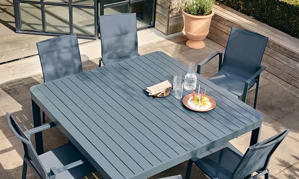 Table de jardin : laquelle choisir pour embellir mon extérieur ?