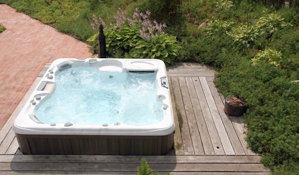 spa sur terrasse bois