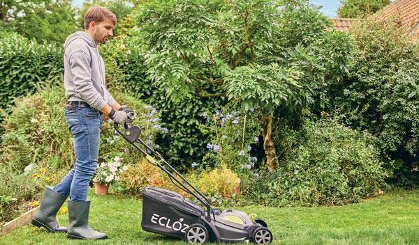 Comment entretenir et ranger une tondeuse électrique