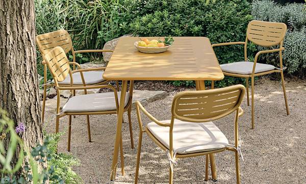 Comment recouvrir un salon de jardin pour le protéger ?