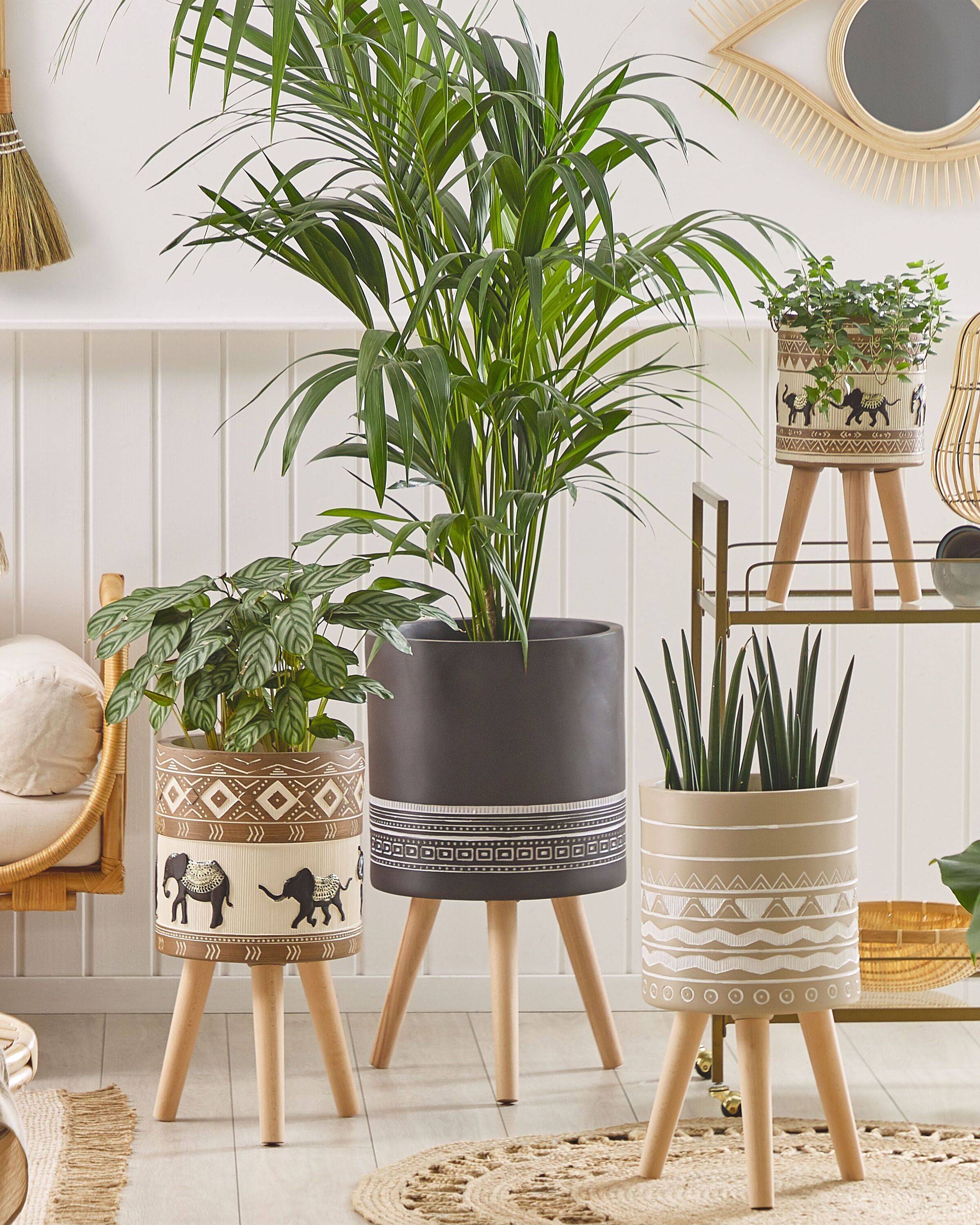 Beliani - Cache-Pot Support Plantes Gris Foncé avec 3 Pieds en Bois 34 cm de Diamètre Motif Ethnique Peint à la Main pour Extérieur et Intérieur Beliani - Imagen 2