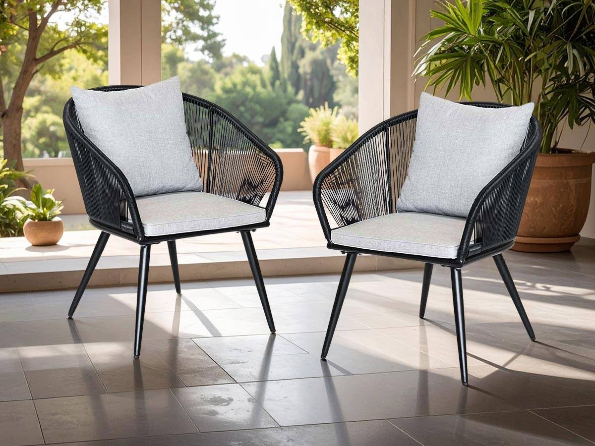 Lot de 2 Fauteuils de jardin en résine tressée structure en alu noir + coussin gris Comores - Jardiline - Imagen 2