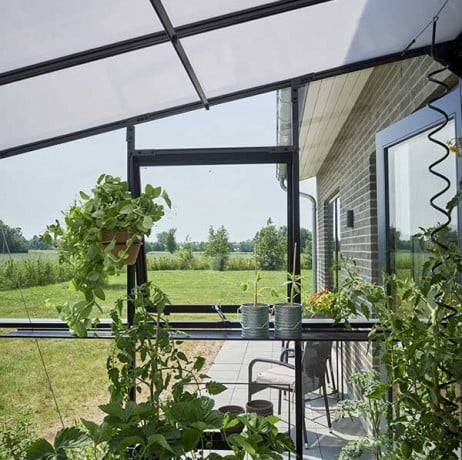 Halls - Serre adossée verre trempé et polycarbonate Qube Lean-to avec base 4.70m², Couleur Noir, Descentes de gouttières Oui - Image 5