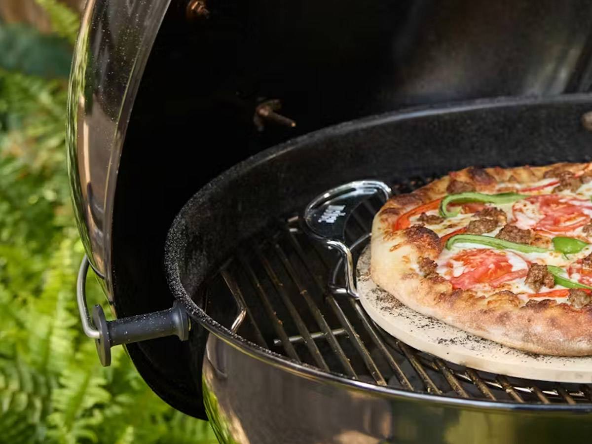 Weber - Barbecue charbon Master-Touch GBS 57 cm E-5750 Noir + Housse + Kit ustensiles Premium 2 pièces – Weber - Image 9