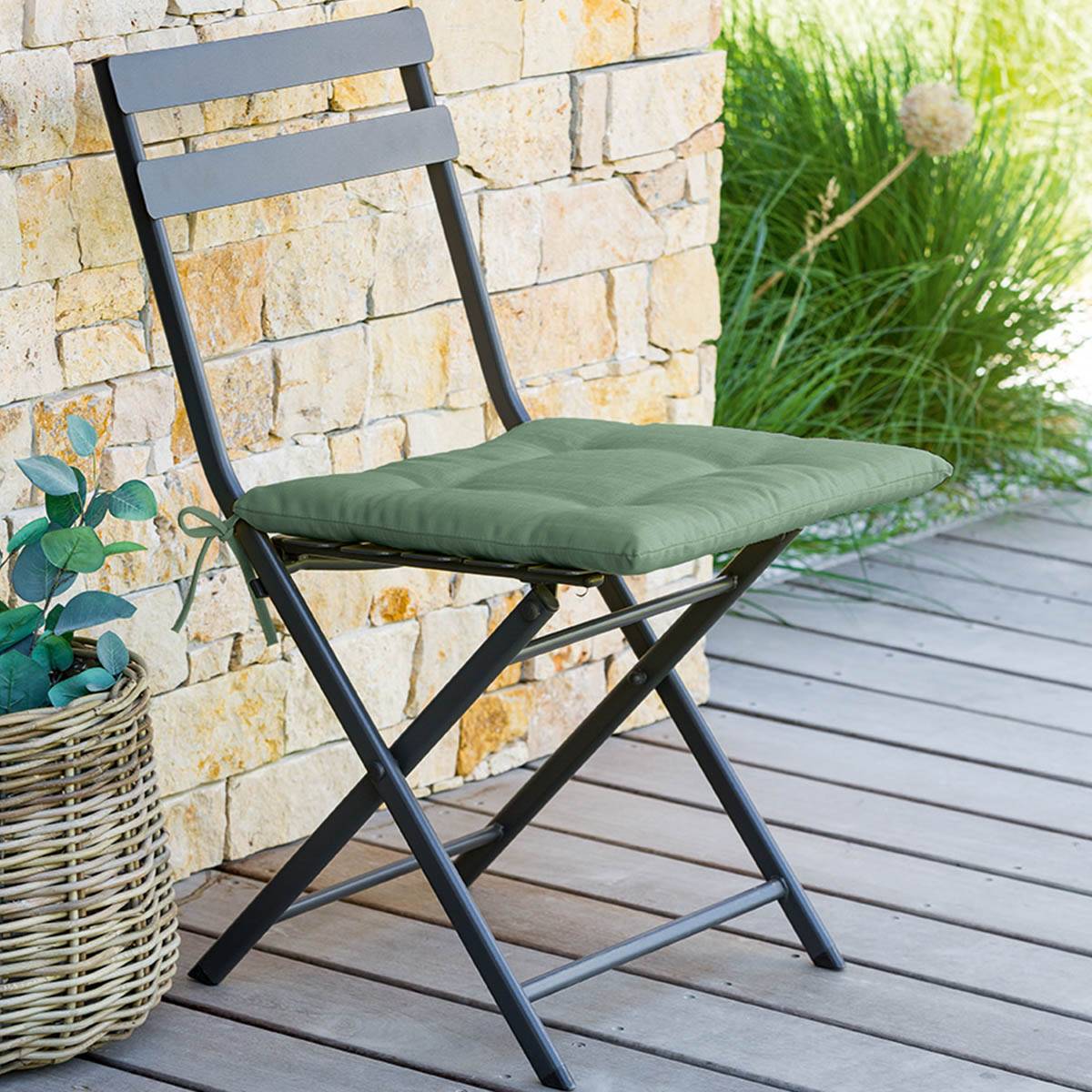 Hesperide - Galette de chaise carrée 4 points "Korai" vert olive 40x40x4cm en polyester Hespéride - Imagen 1