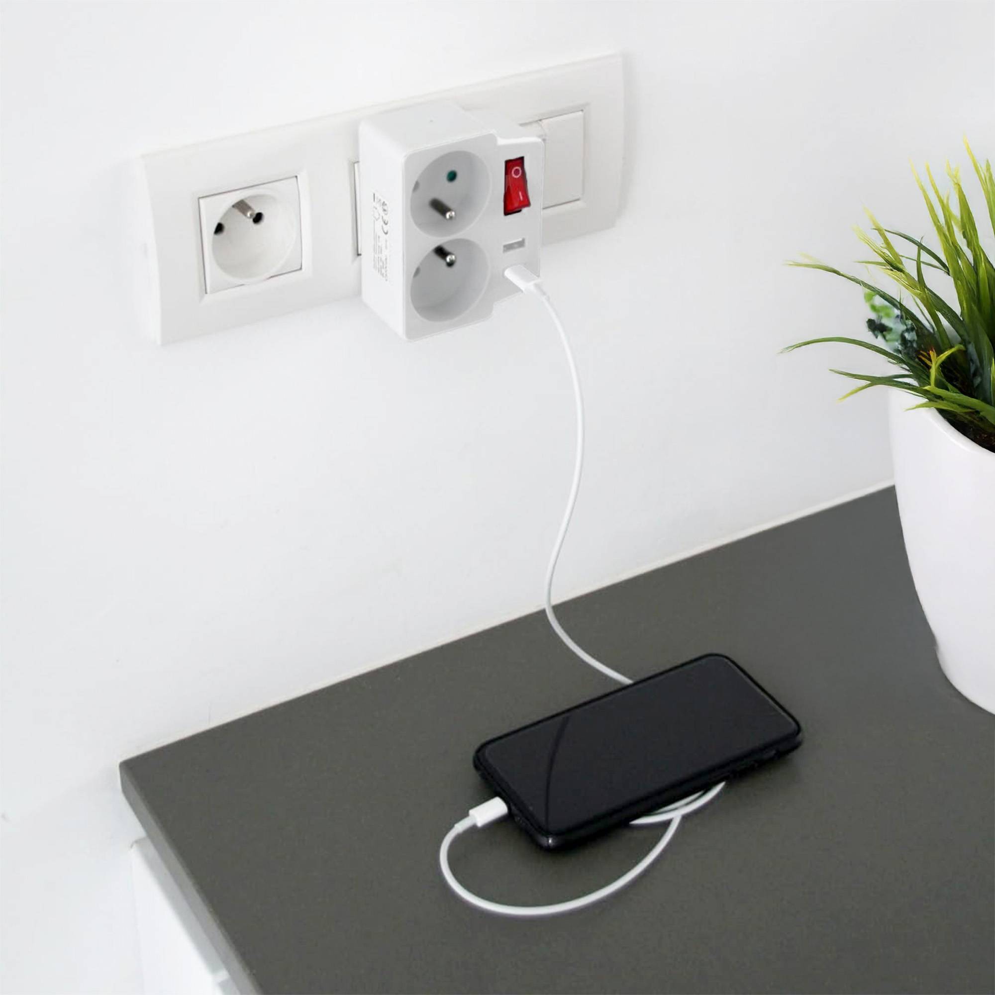 Fishtec - Multiprise murale FISHTEC, 2 prises secteur + 1 USB-A + 1 USB-C, équipée d'un interrupteur pour économie d'énergie, format compact et pratique - Image 6
