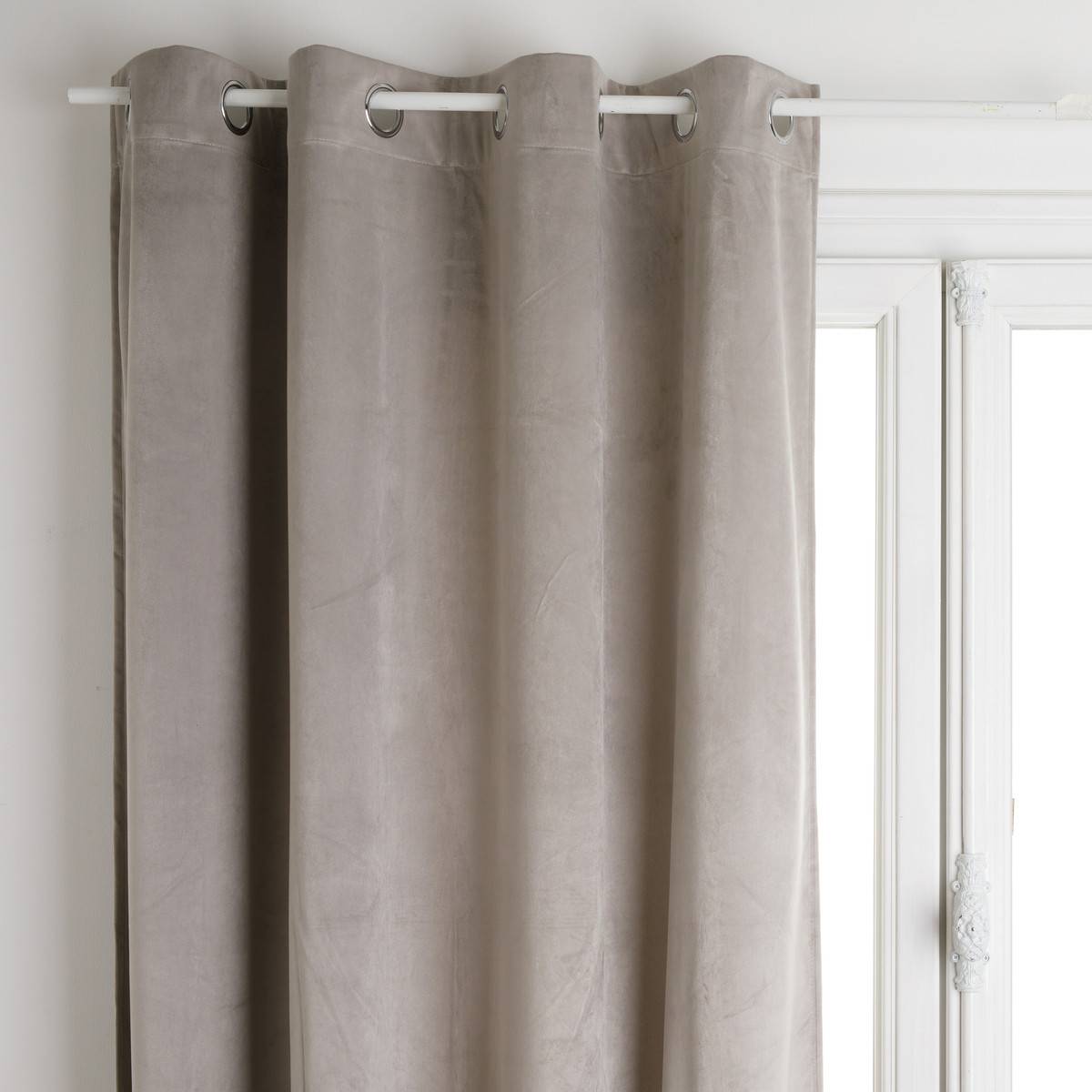 Atmosphera - Lot de 2 Rideaux à  œillets Occultant en Velours  Gris souris 140 x 260 cm - Imagen 2