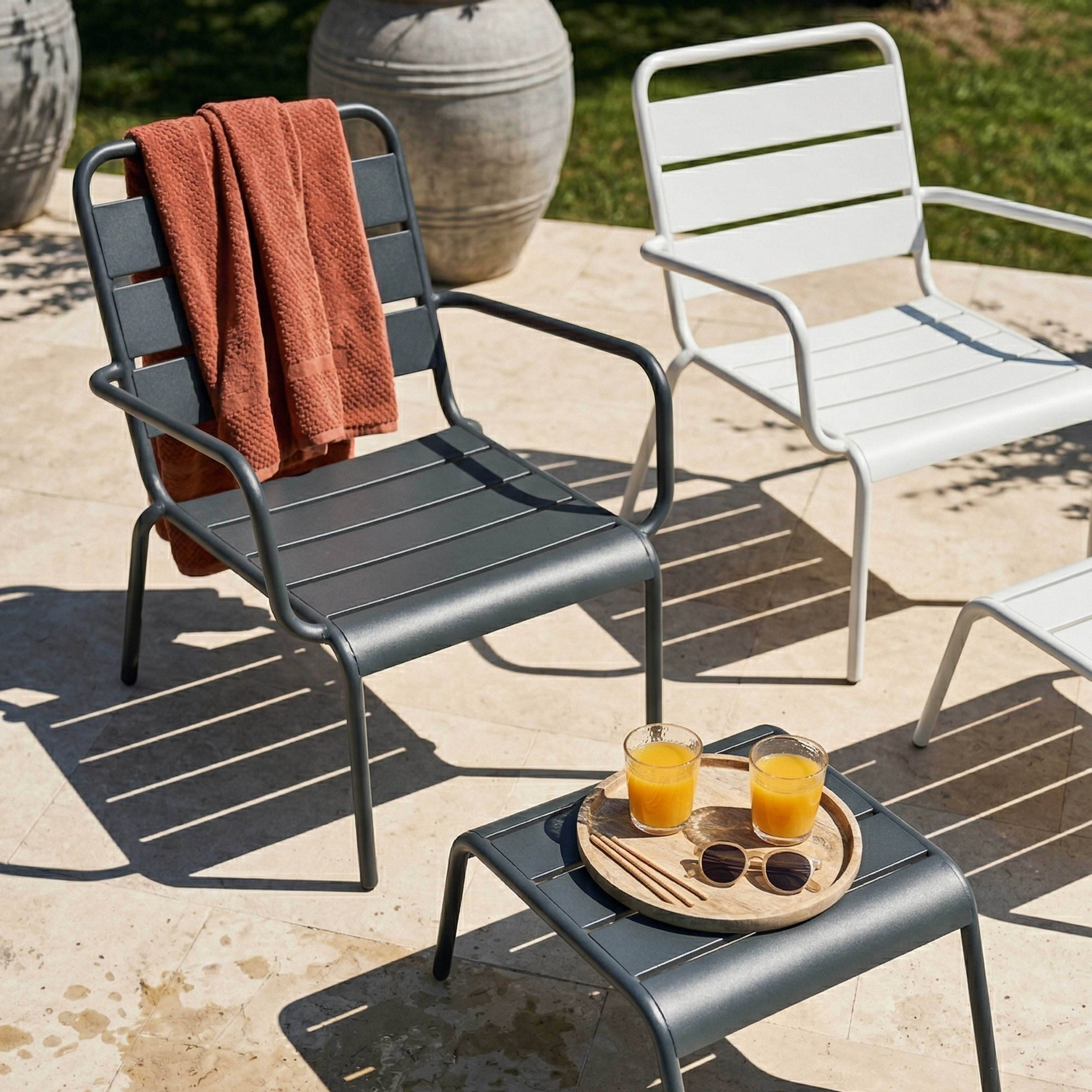 Oviala - Lot 2 fauteuils relax avec repose-pieds métal gris et blanc Palavas - Oviala - Imagen 3