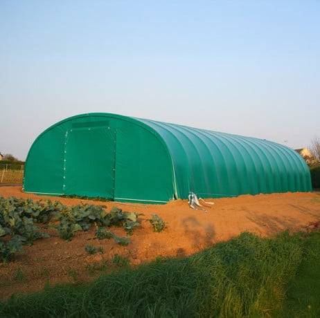 Plastidis - Abri tunnel largeur 9.30 m pas à 1.50 m - Long 13.50 m, type 250µ vert/blanc, Façade 1 façade avec filet, Fix. Sol terre bâche non - Imagen 2