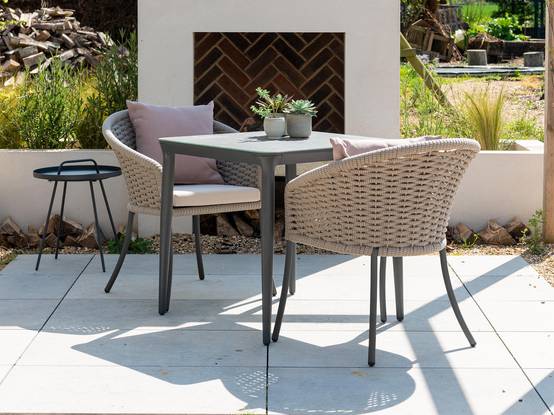 Table carrée en aluminium avec plateau verre céramique Alexander Rose - Image 4