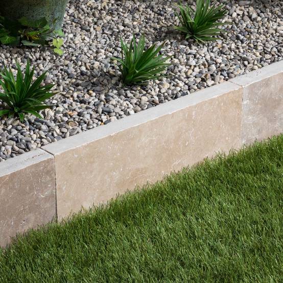 Bordure de jardin Travertin Beige Nuancé 50x20x5 cm (à l'unité) - RO'MA NATURE - Image 1