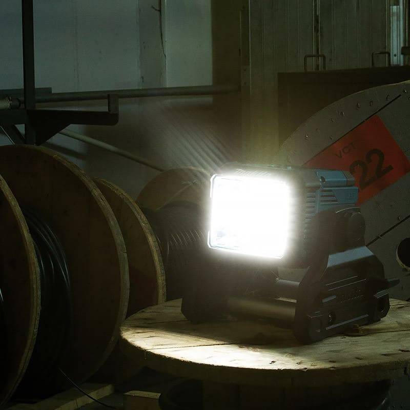 Lampe de chantier 14,4 à 18V LXT 3000 lm - MAKITA - DEADML811 - Image 4