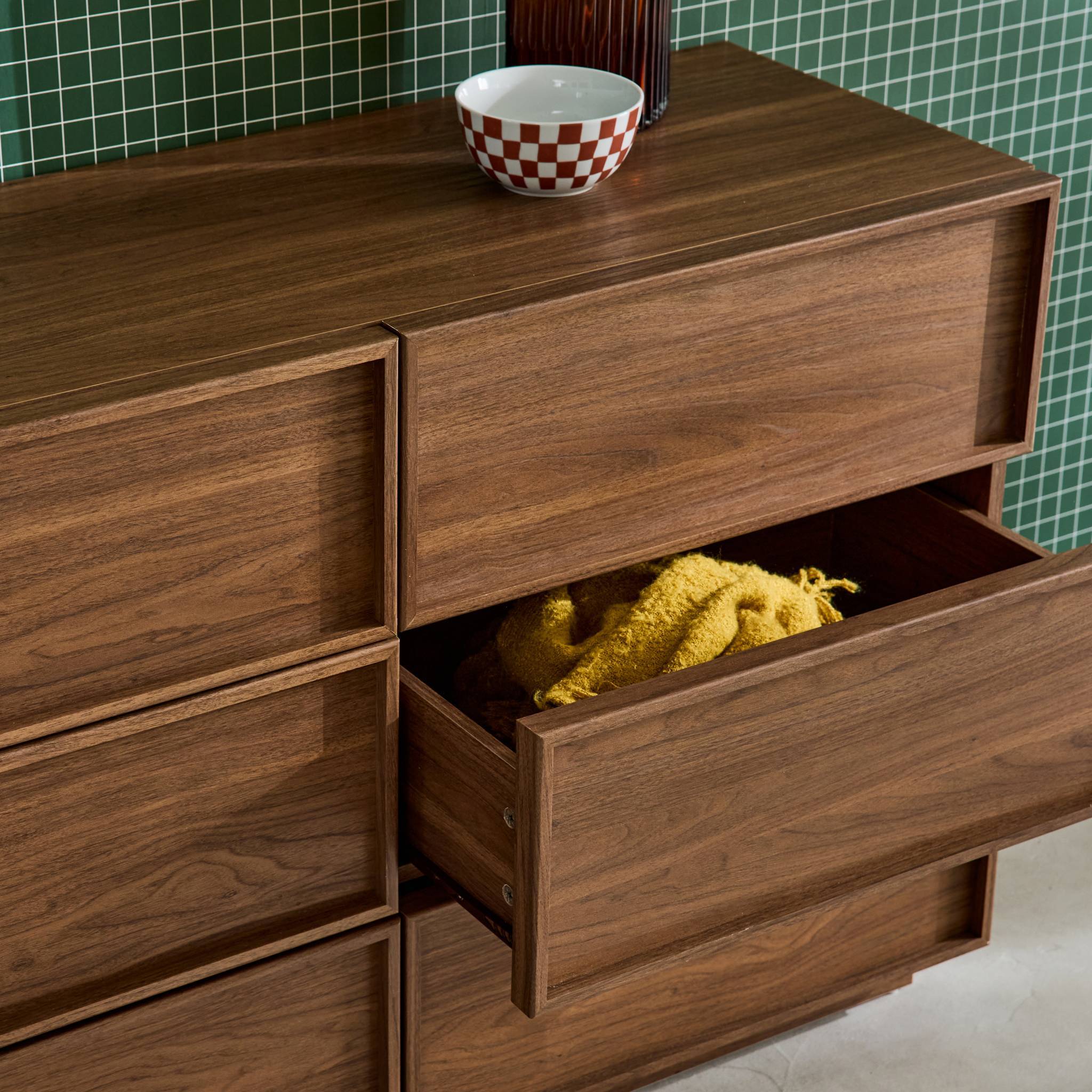 sweeek - Commode de rangement effet bois 6 tiroirs noyer L 120 x P 43 x H 75cm - Kuba  | sweeek - Image 6