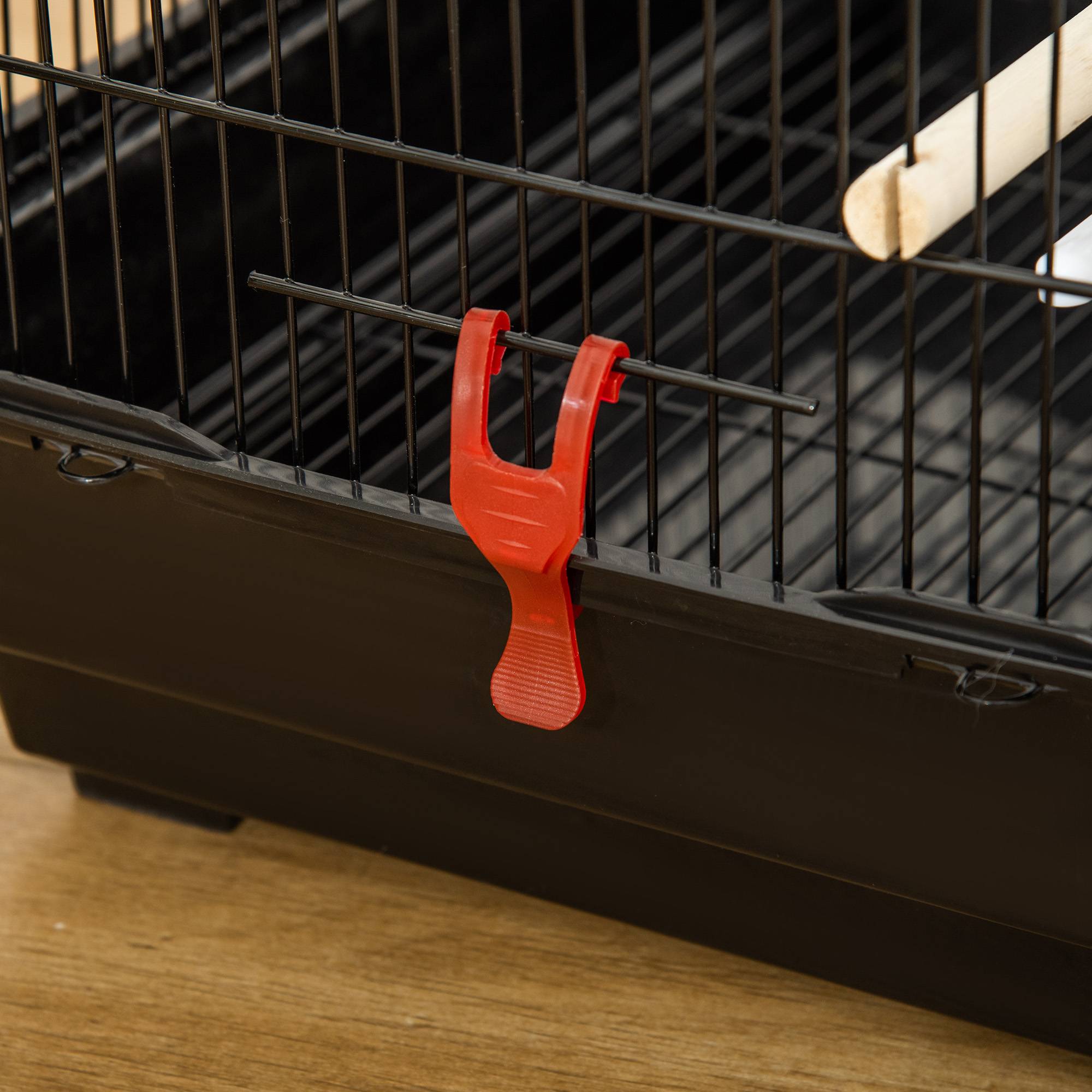 Pawhut - Cage oiseaux volière dim. 46L x 36l x 100H cm - mangeoires, perchoirs, balançoire, portes, trappes, échelle, jouets, plateau déjection - PP acier noir - Imagen 9