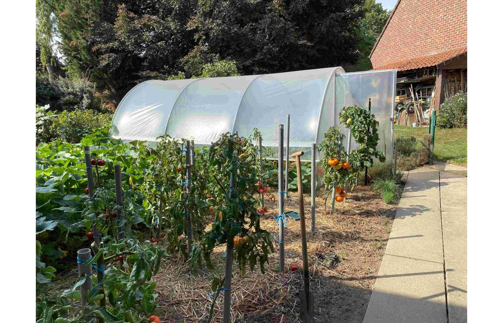 Serre tunnel de jardin - 16m² - 3,7 x 4,5 m - pieds arrondis - polyéthylène haute densité - aérations latérales - LES SERRES TONNEAU - Image 5