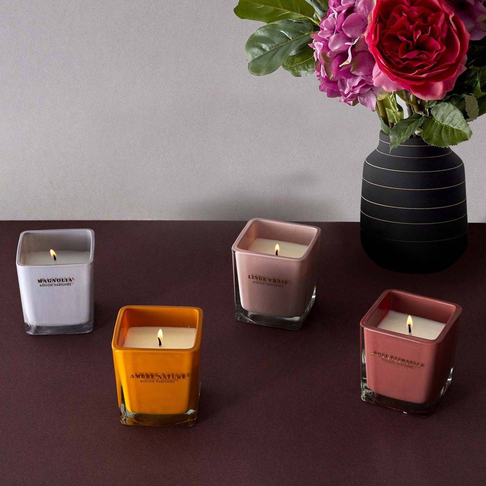 The Home Deco Factory - Bougie parfumée carrée Nude 7 cm (Lot de 3) Moutarde The Home Deco Factory - Imagen 2