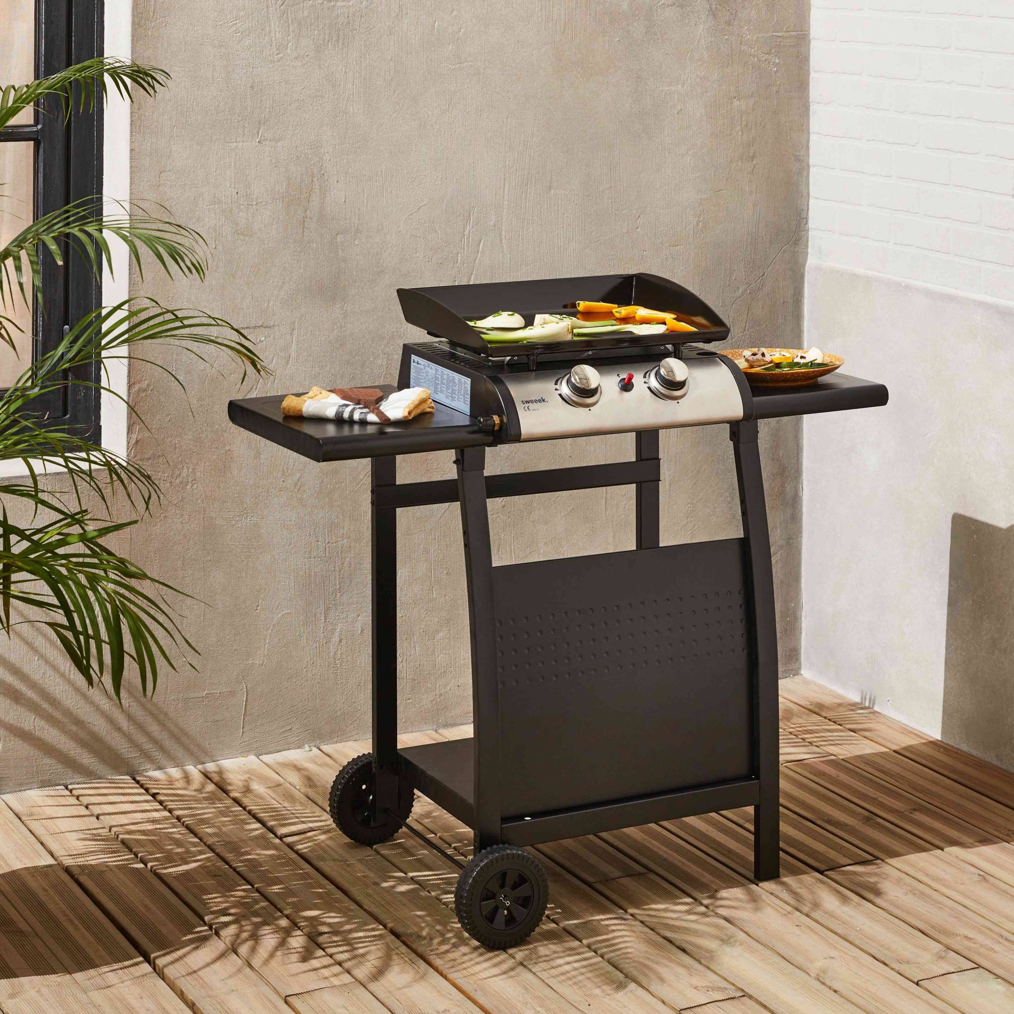 sweeek - Plancha au gaz 2 brûleurs sur chariot - Porthos - 5kW. plancha à gaz avec desserte . cuisine extérieure. plaque émaillée. inox. barbecue | sweeek - Image 3