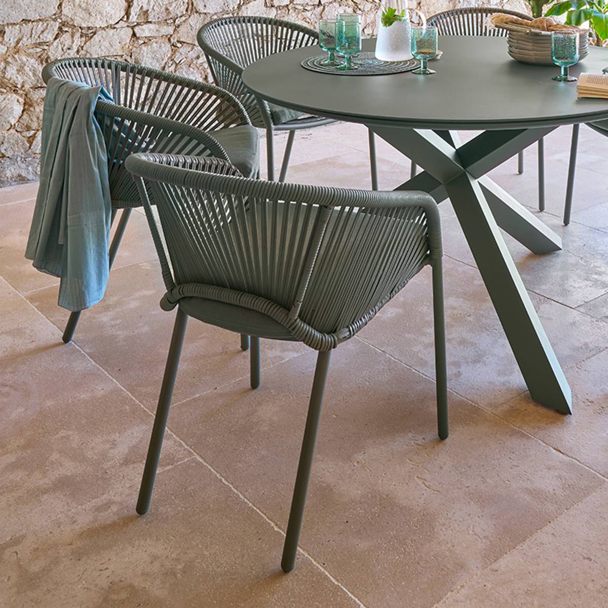 Hesperide - Fauteuil de jardin Oryon empilable vert laurier - Hespéride