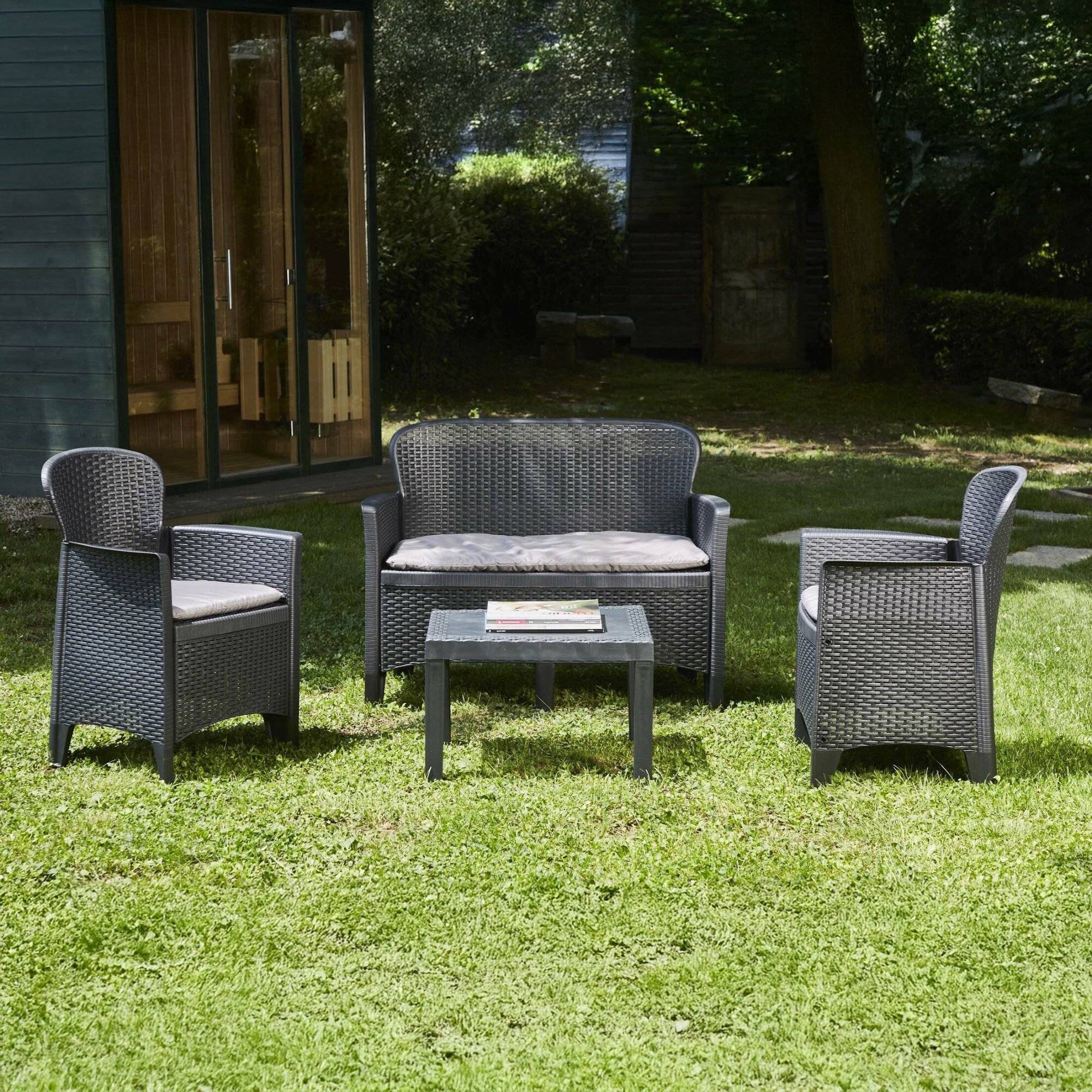 Dmora - Salon d'extérieur Debois, Salon de jardin composé de 2 fauteuils, 1 canapé et 1 table, Coin salon effet rotin avec coussins, Anthracite - Dmora - Imagen 2