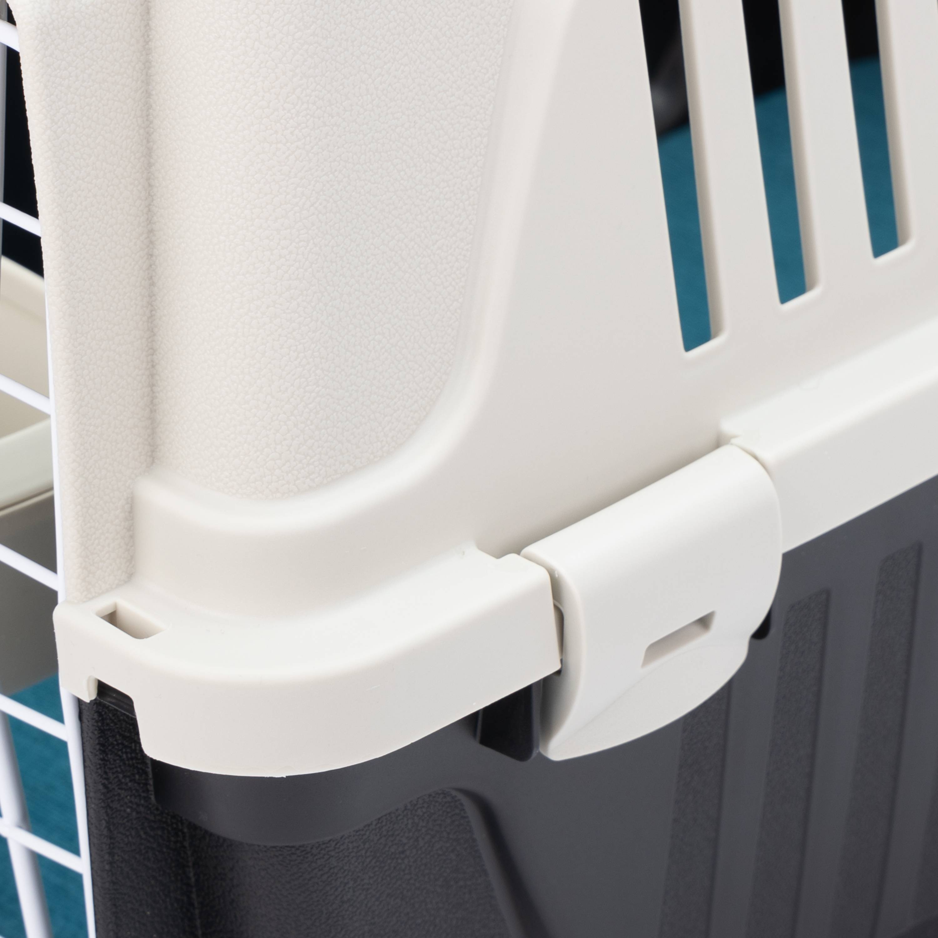 Ferplast - Ferplast Caisse de Transport Chat, Cage de Transport pour Chiens Petits et Chats jusqu'à 5 Kg, Toit Ouvrable, avec Coussin et Gamelle, Fentes - Imagen 6