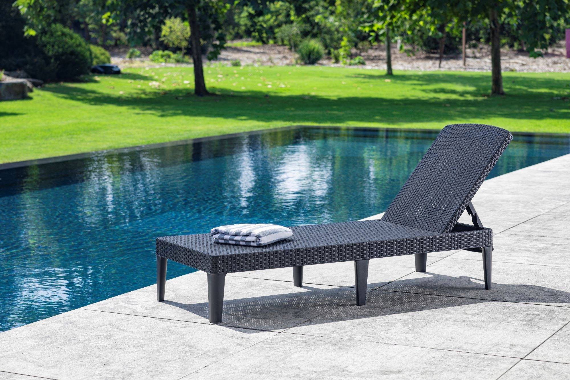 Keter - Transat inclinable 4 positions KETER Transat effet rotin anthracite Bain de soleil Haute resistance Jardin Terrasse - Image 9