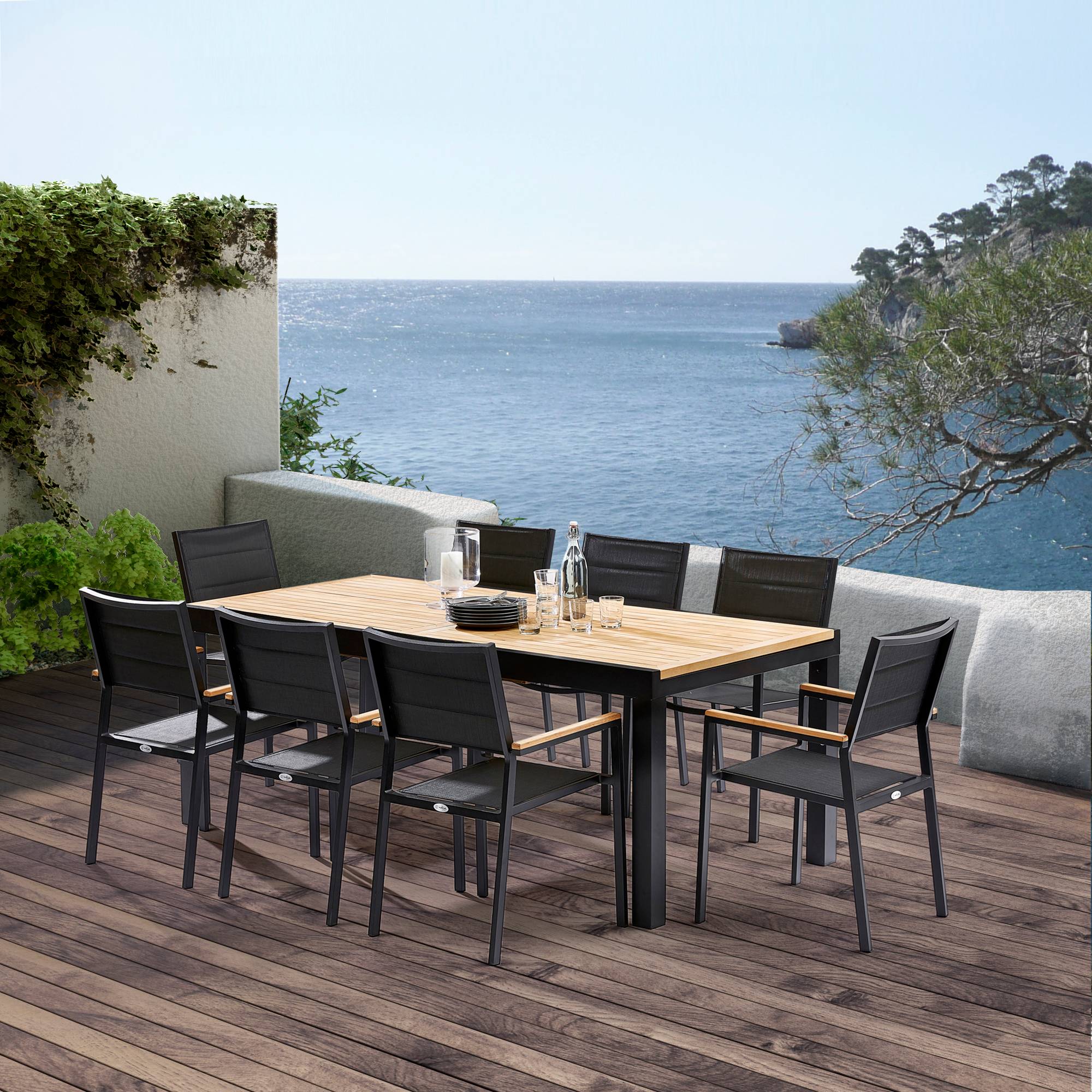 Wilsa Garden - Ensemble BALITECK 8/12p en aluminium noir, plateau en Teck avec 8 fauteuils et 4 chaises pliantes en aluminium et textilène - Imagen 2