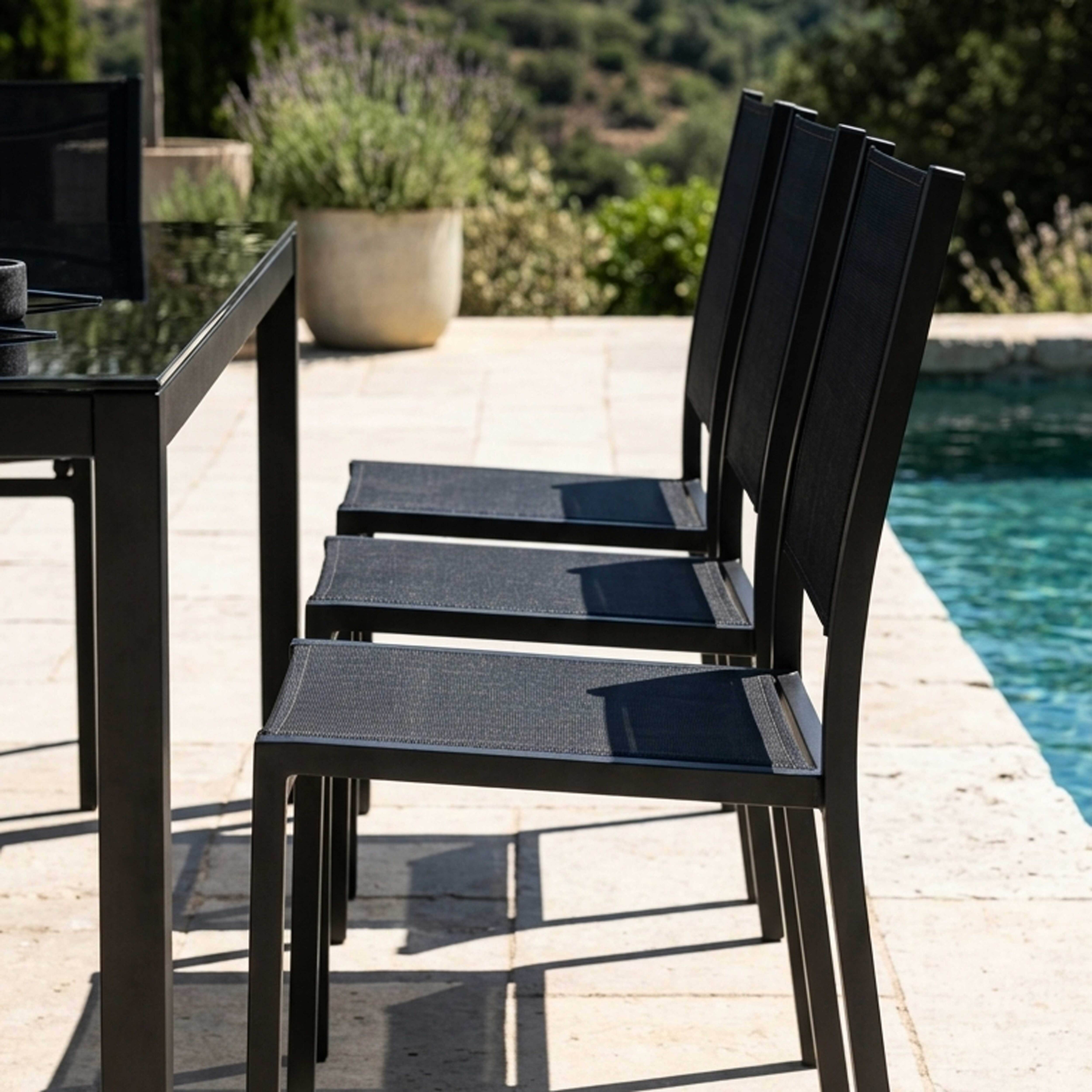 Oviala - Ensemble table de jardin et 8 chaises avec plateau verre noir Ajaccio - Oviala - Image 4