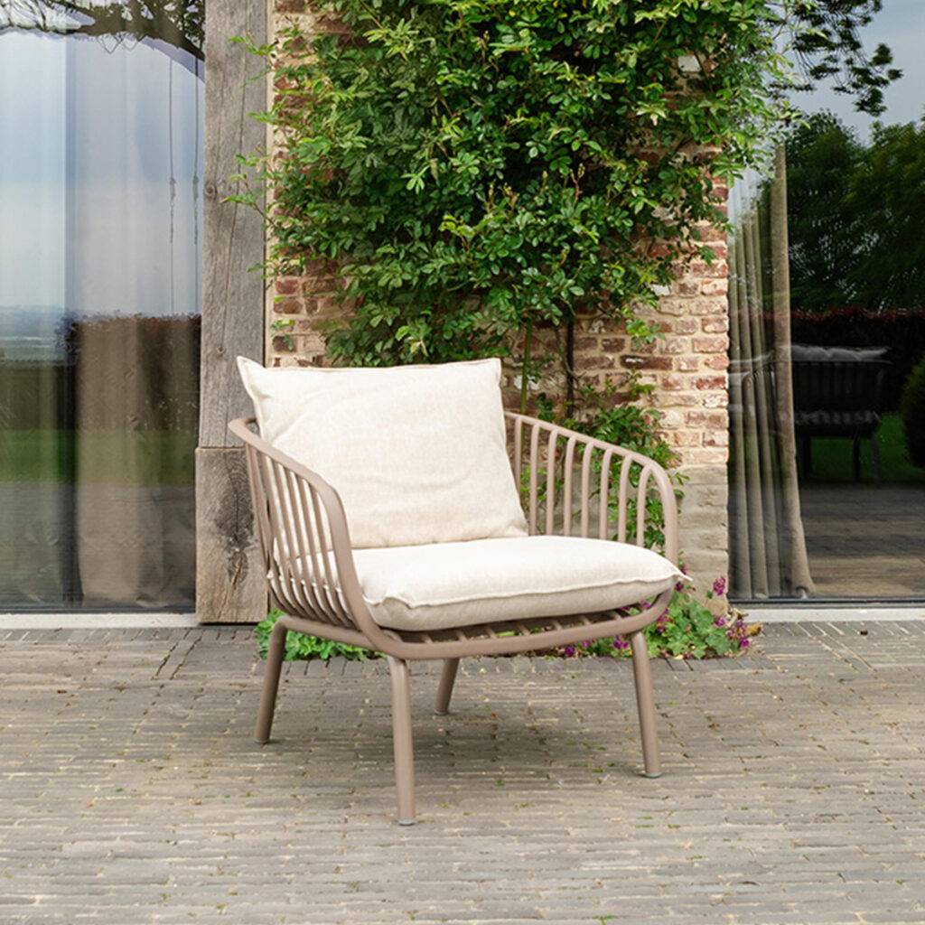 Wilsa Garden - Fauteuil de jardin en résine et acier Marron MARINA