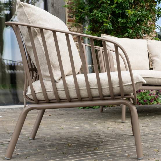 Wilsa Garden - Fauteuil de jardin en résine et acier Marron MARINA - Image 8