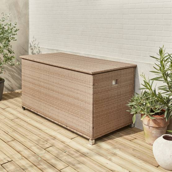 sweeek - Coffre de jardin en résine tressée naturelle - Cassapanca - 790L. vérins. roulettes. poignée et housse intérieure beige. rangement coussins | sweeek - Image 1