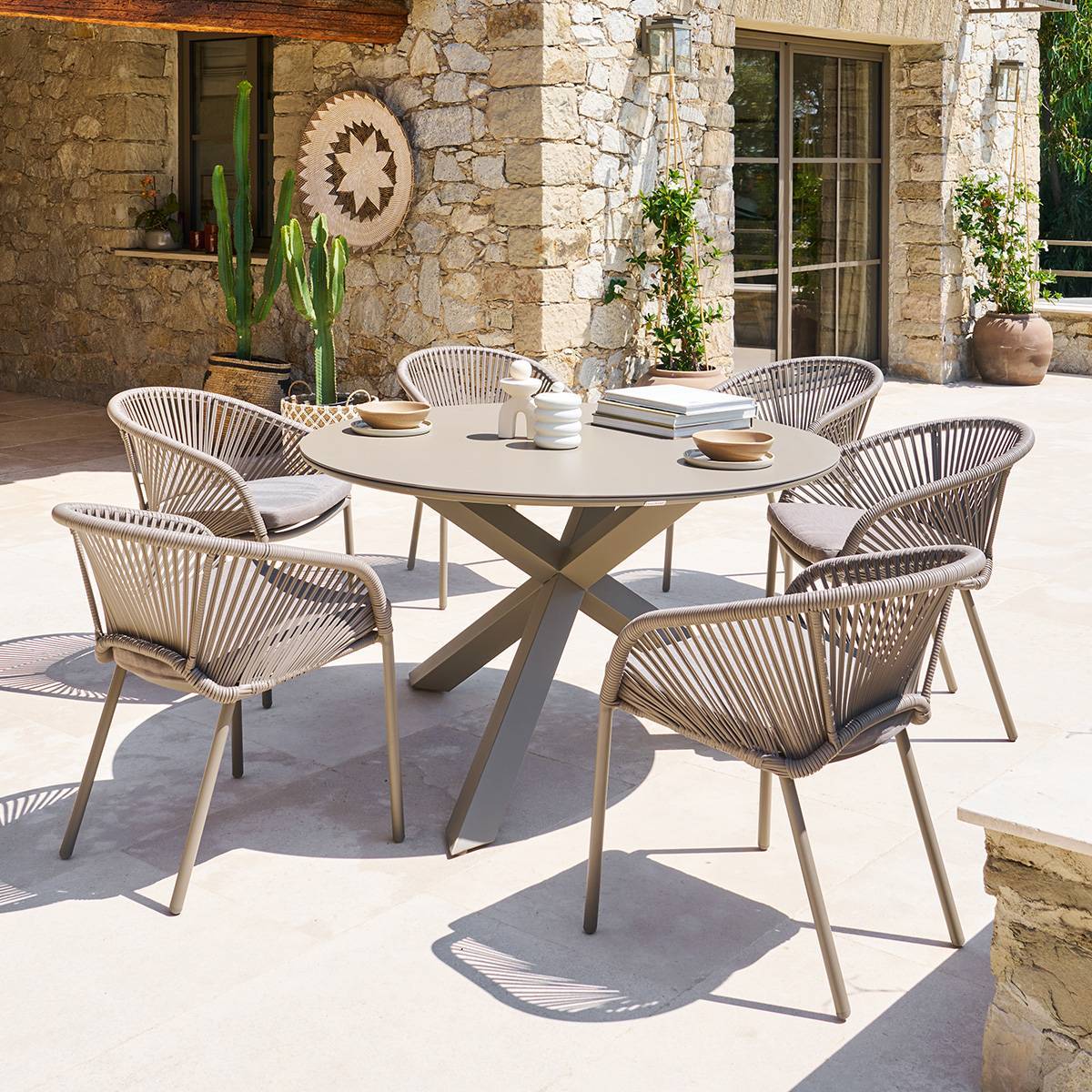 Hesperide - Table de jardin 6 places Oryon D130cm café - Hespéride - Image 1