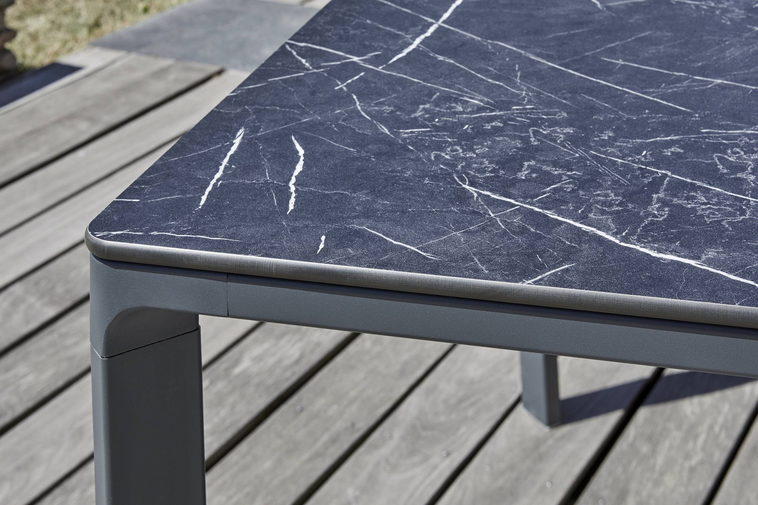 Table de jardin MEET 6 places aluminium et peinture Epoxy noire - EZPELETA - Imagen 2