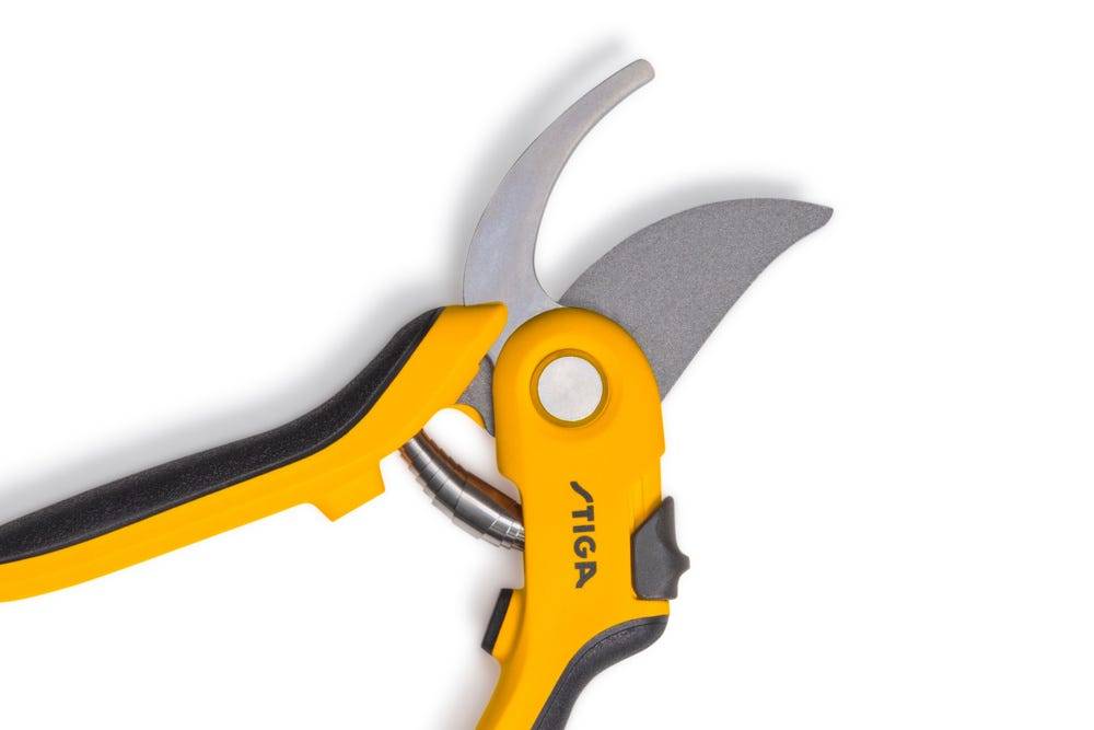 Stiga - Sécateur Bypass pour bois frais, Lame acier carbone antiadhésive, capacité 24 mm, coupe nette et poignée ergonomique - STIGA - Image 4