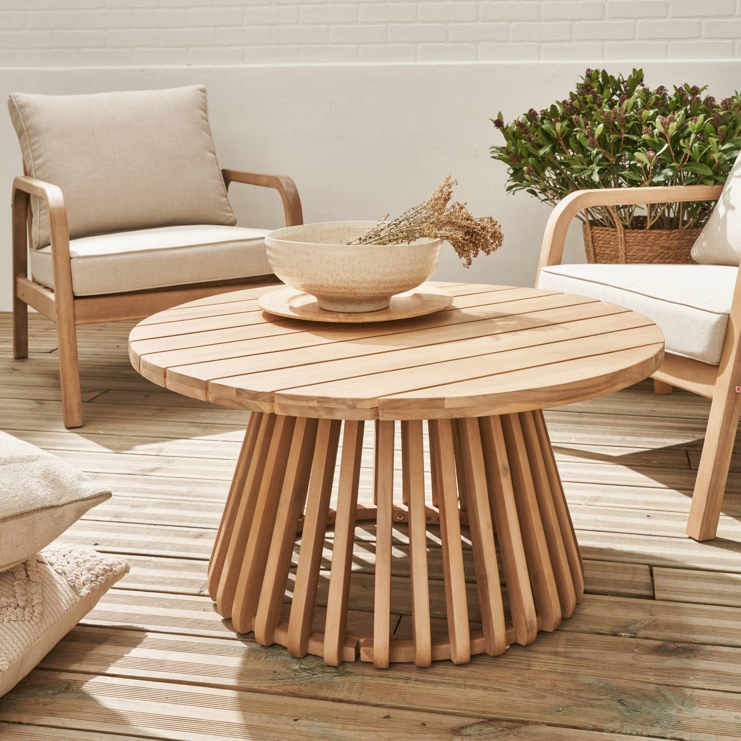 sweeek - Table basse de jardin ronde en bois d'acacia. intérieur/extérieur Ø80cm | sweeek - Image 1