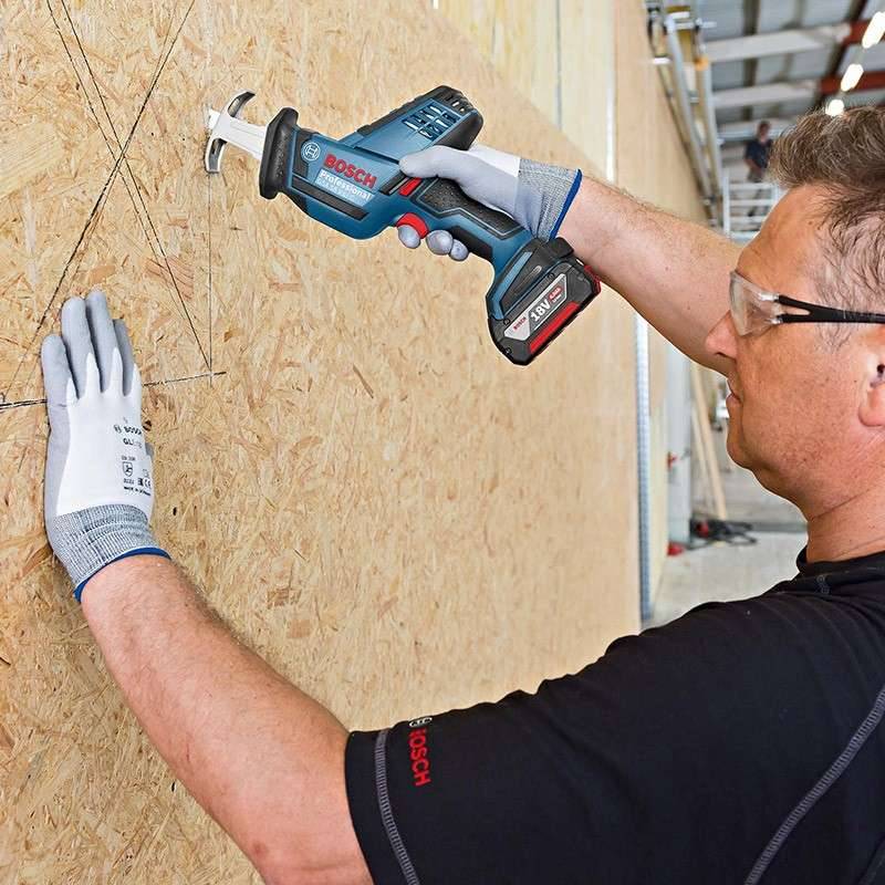 Bosch Professional - Scie sabre BOSCH GSA 18 V-Li C - Avec 2 batteries 5.0 Ah, chargeur, coffret + 3 lames de scie - 06016A5002 - Imagen 4