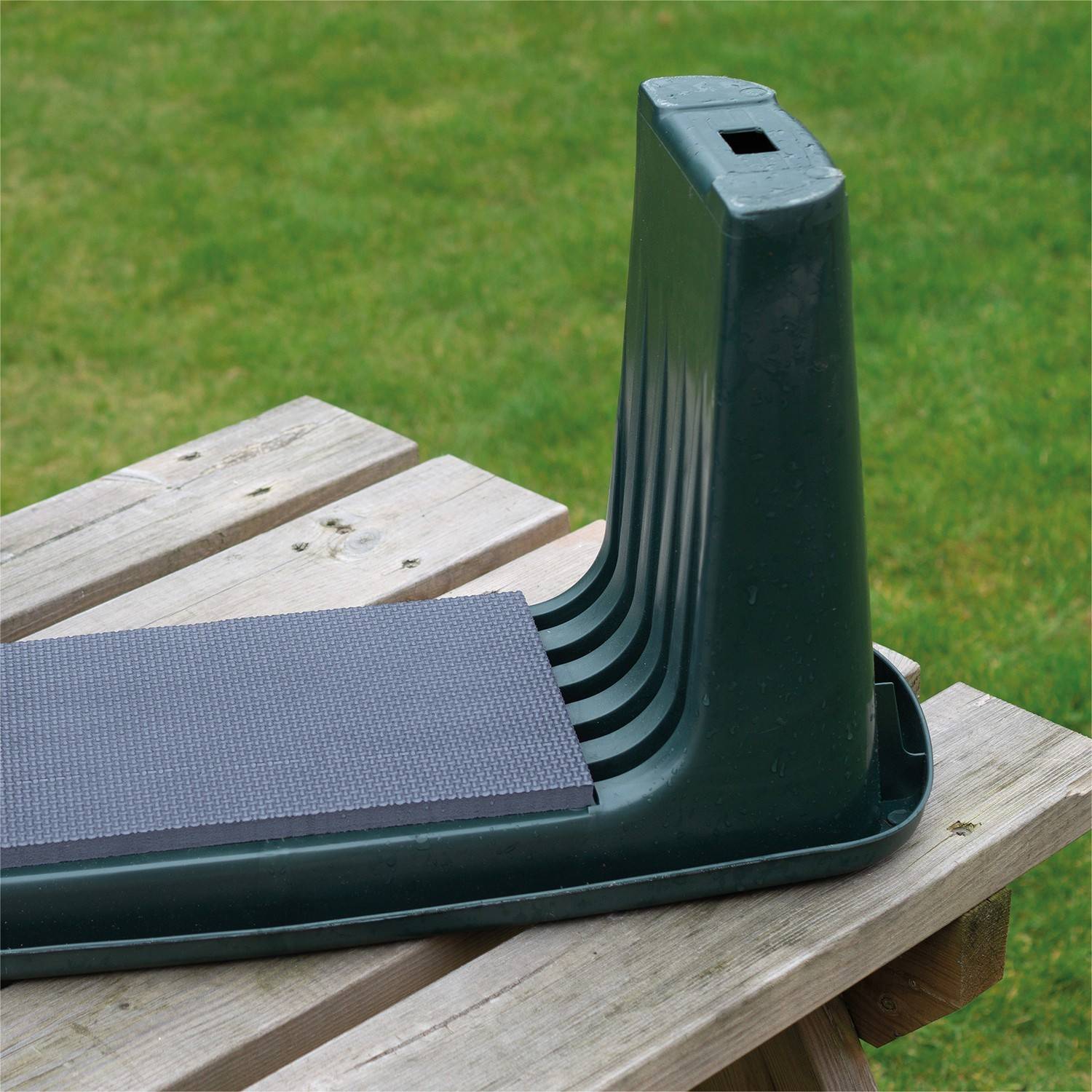 Tabouret Agenouilloir de jardin rembourré 3 en 1 avec siège et rangement pour outils - Aidapt GH346 - Image 4