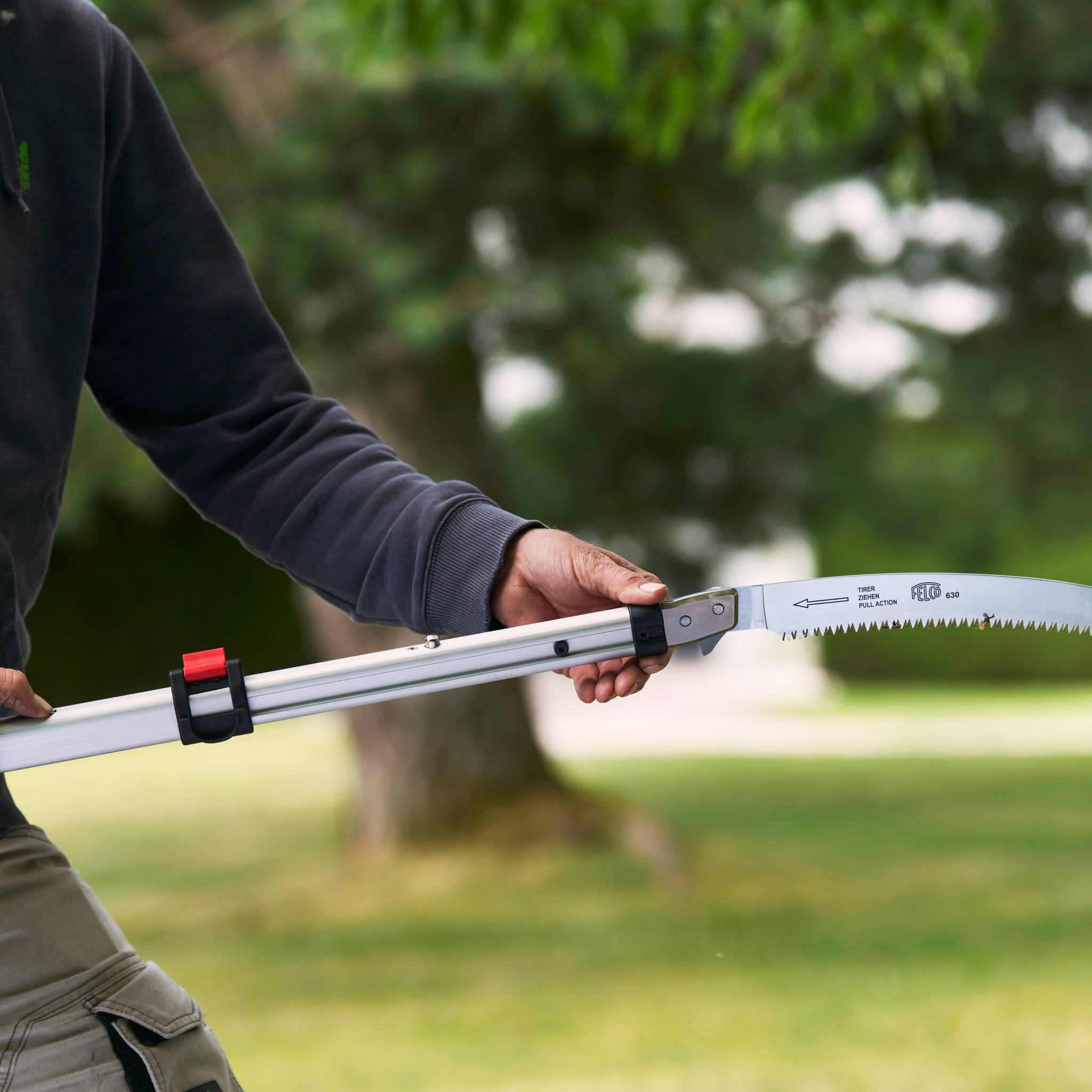 Felco - FELCO 682 – Scie d'élagage télescopique, lame incurvée 330 mm, géométrie unique des dents, longueur jusqu'à 3,4 m, légère et durable - Image 3