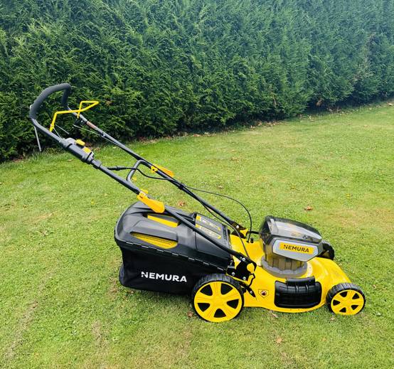 Nemura - Tondeuse A Batterie 80V (2x40V) - Coupe 46cm - Autotractée + 4 Batteries 4Ah + Double Chargeur - Autonomie 1000m2 - Image 3